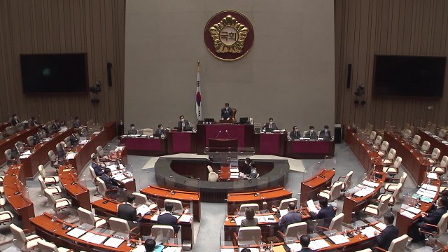 4차 추경 심사 착수...예상대로 '통신비 2만 원 vs 무료 접종' / YTN