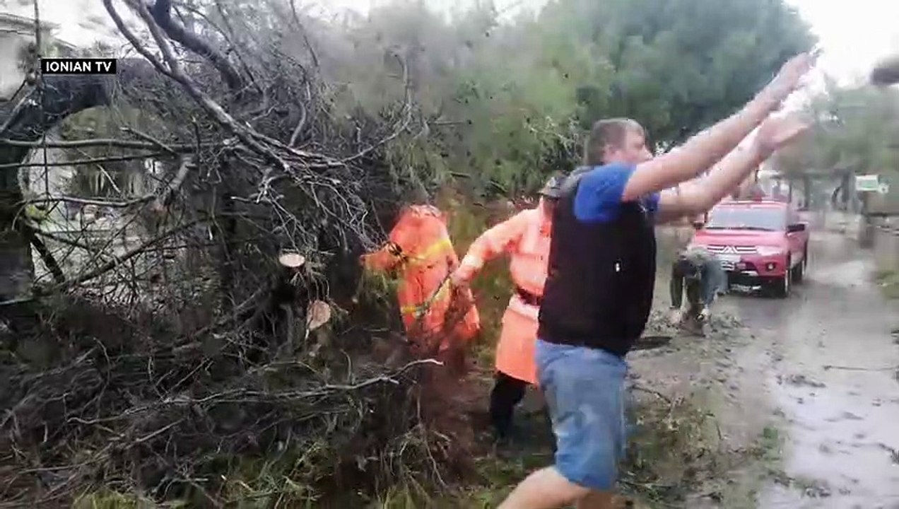 Verwüstungen und Springfluten: Wirbelsturm Ianos trifft Urlaubsinseln