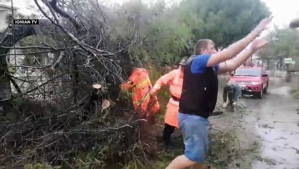 Verwüstungen und Springfluten: Wirbelsturm Ianos trifft Urlaubsinseln