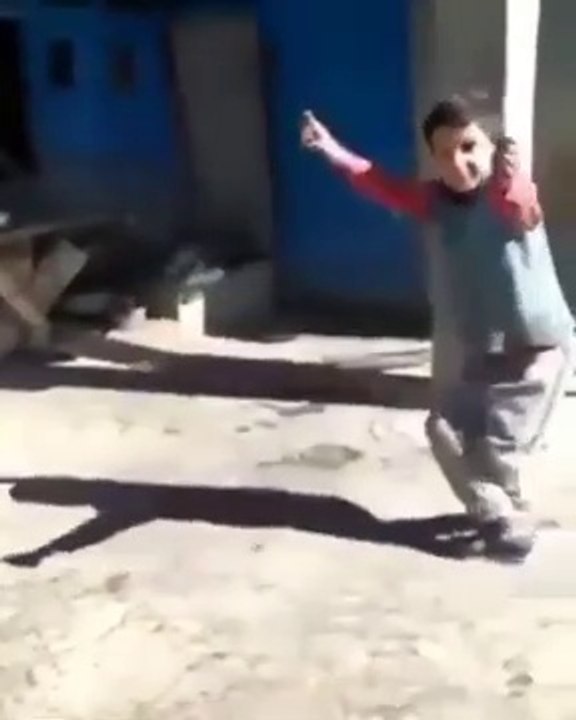 Remember_this_childhood_day||Funny_dance