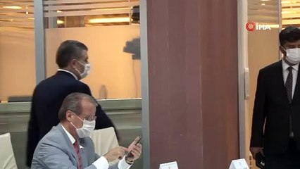 Sağlık Bakanı Fahrettin Koca: "İzmir'de son ay vaka artışı yüzde 42 iken son hafta yüzde 10 oranında gerçekleşti"