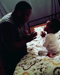 جدال حاد بين الأمورة الصغيرة وابيها، والفائز هو تلك الضحكة المرسومة على وجهك الان.