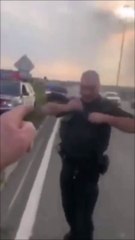 Il hurle après un policier car il ne porte pas de masque