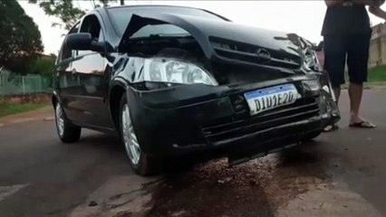 Carros se envolvem em colisão no Interlagos