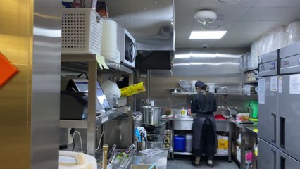 '배달이 대세' ...날개 단 공유주방 / YTN