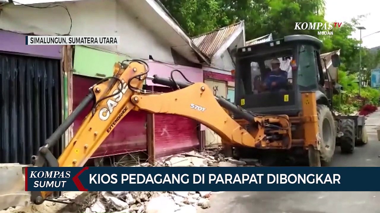 Pembongkaran Kios Pedagang di Parapat