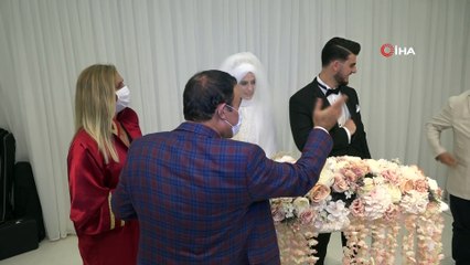 Ünlü türkücü Mahmut Tuncer pandemi kurallarına uymayanlara isyan etti