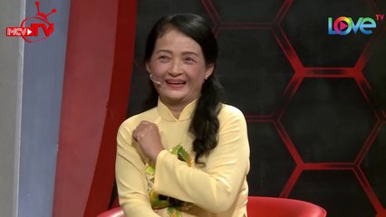 Mẹ chồng nhảy lên reo hò khi thấy con dâu sinh cháu gái