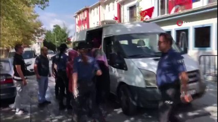 Zabıtaya saldıran seyyar satıcılar adliyeye sevk edildi