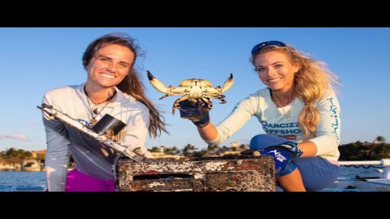 Traps FULL of SURPRISES! Two Sisters Inshore Fishing for Crabs!