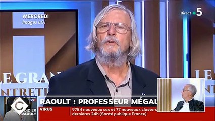 Face à un problème technique, l'équipe de "C à vous", pense ne pas être à l'antenne mais leurs conversations "off" sont diffusées aux téléspectateurs