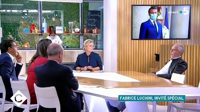 Fabrice Luchini fait un show sur France 5 en comparant les spectateurs masqués dans les théâtres à une scène d'amour sans réaction...