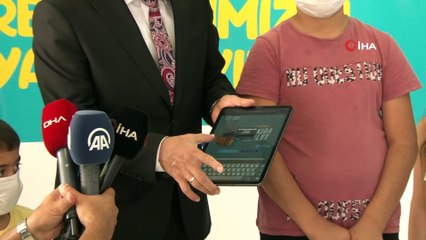 “Askıda Tablet” projesiyle ihtiyaç sahibi öğrenciler tabletlerine kavuşuyor