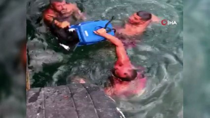 - Denize düşen kediyi cankurtaran çıkardı