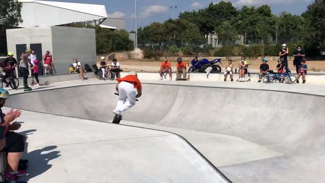 Vitrolles : des riders « à donf' » au nouveau skate parc