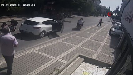 Gidişini gördü, gelişini göremedi... Geri gelen otomobil talihsiz kadına böyle çarptı