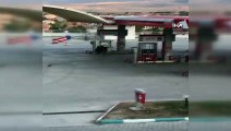 Veresiye yakıt vermeyen benzin istasyonu görevlisini otomobille böyle ezdi