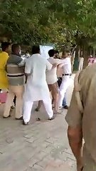 कलेक्ट्रेट में पालिका अध्यक्ष समर्थक और सभासद में जमकर मारपीट हुई