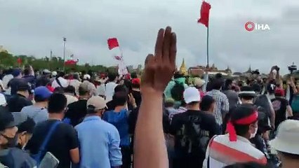 Tayland’da hükümet ve monarşi karşıtı protesto