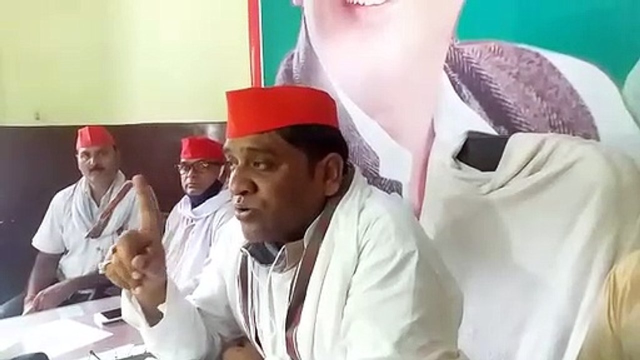 सपा जिला अध्यक्ष ने प्रेस कॉन्फ्रेंस करते हुए सरकार पर साधा निशाना