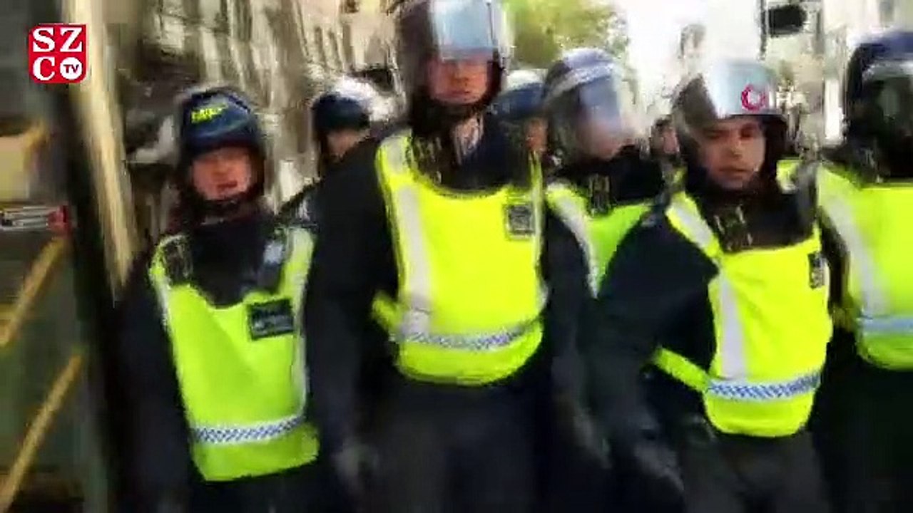 Londra’da karantina karşıtı protesto