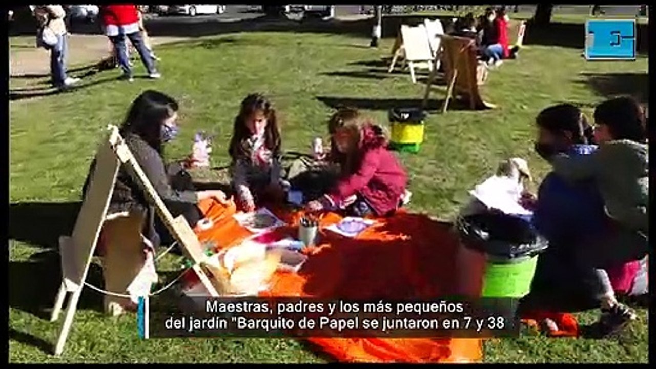 Un jardín maternal realizó juegos y actividades en una plaza para visualizar su problemática