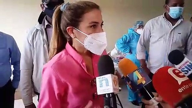 Carolina Mejía apoya traslado de mercado La Pulga
