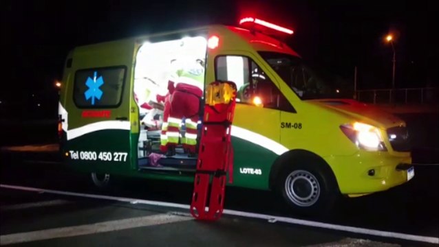 Forte colisão envolve carro e dois caminhões na BR-277, em Cascavel