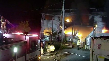 고창 한과 제조 공장서 불...4시간여 만에 진화 / YTN