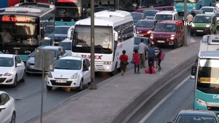 Gelin arabası sürücüsü, çocuğun üzerine direksiyon kırdı...O anlar kamerada