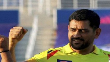 IPL 2020: MS Dhoni के New Look को देख कर पागल हुए फैंस, Social Media पर मचा बवाल | Boldsky