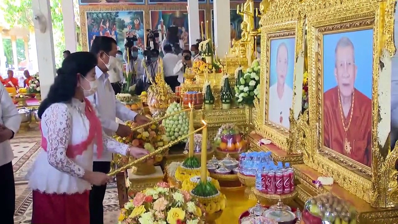 សម្ដេចតេជោ ហ៊ុន សែន និងសម្ដេចកិត្តិព្រឹទ្ធបណ្ឌិត អញ្ជើញចូលរួមបុណ្យឆ្លងភ្ជុំបិណ្ឌ នៅវត្តវាំងចាស់