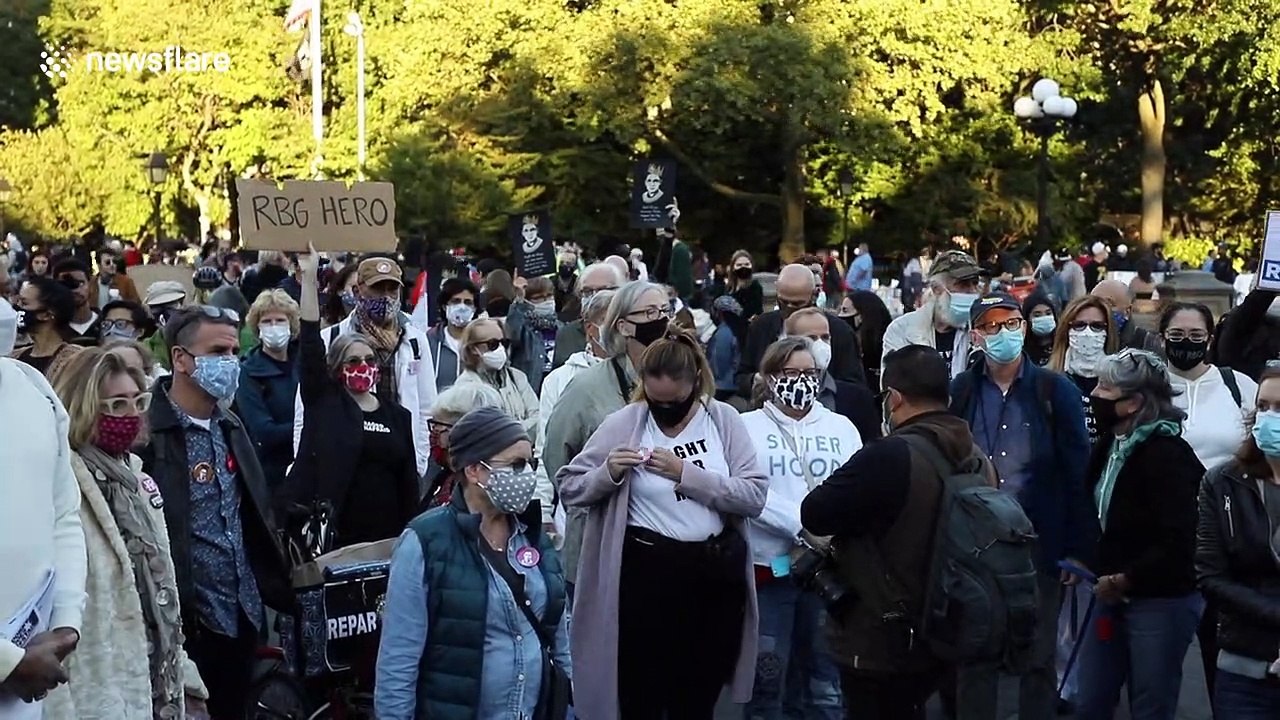 New York: Mourners chant and sing at candlelight vigil for Ruth Bader Ginsburg in Washington Square Park