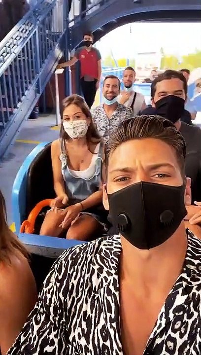 Rayane Bensetti au parc Asterix avec Denitsa Ik...