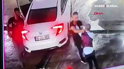 Dövüldü, araçtan yola atıldı, başka bir araç çarptı! "Bu alemde adım var, kimse yere düşüremez"