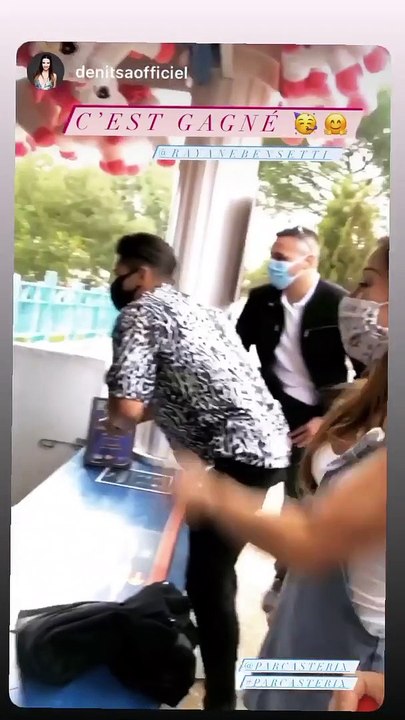 Rayane Bensetti au parc Asterix avec Denitsa Ikonomova.