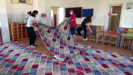 Köy okulu öğretmenlerinden örnek davranış