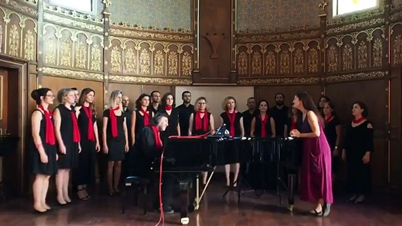 Melike Demirağ, Ruhi Su için 'Arkadaş'ı söyledi...