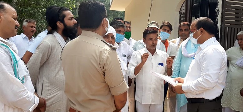 भाकियू किसान सेना ने 5 सूत्रीय मांग को लेकर प्रधानमंत्री के नाम एसडीएम को सौंपा ज्ञापन