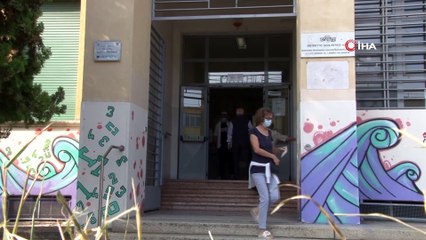 - İtalya’da halk parlamenter sayısını azaltmak için sandık başında