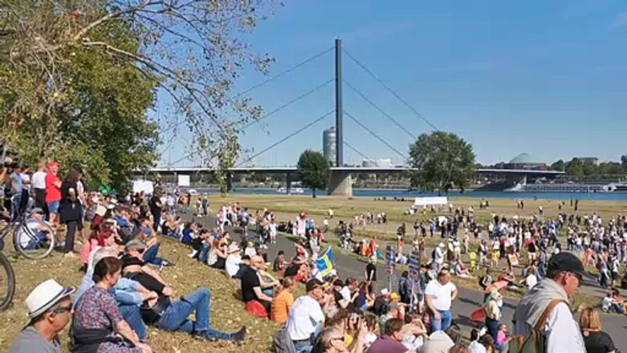 Protest gegen corona-auflagen in düsseldorf