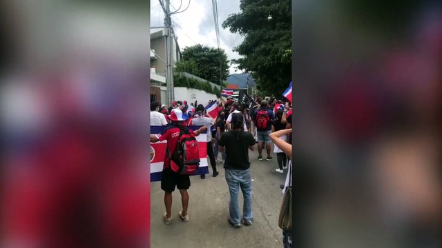 ext-manifestacion-afueras-casa-de-carlos-alvarado-200920