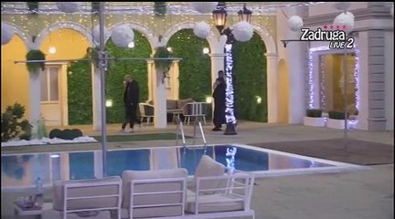 Zadtuga 4/ Sha posle Sukoba  obecava da ce  je drugi put baciti u Bazen