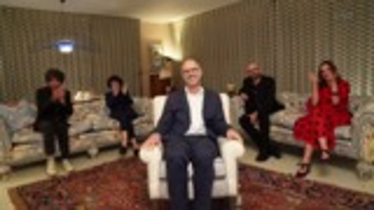 'Succession' Creator Jesse Armstrong: "Un-Thank You" to Trump, Media Moguls While Accepting Outstanding Drama Award | 2020 Emmys