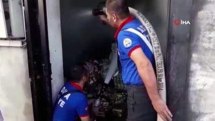 Kozan'da gıda deposunda yangın