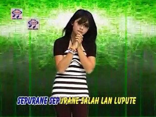 Ratna Antika - Kembang Kertas [Official Music Video]