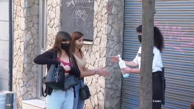 Cataluña con el riesgo de rebrote disparado y Andalucía con la mitad de nuevos positivos