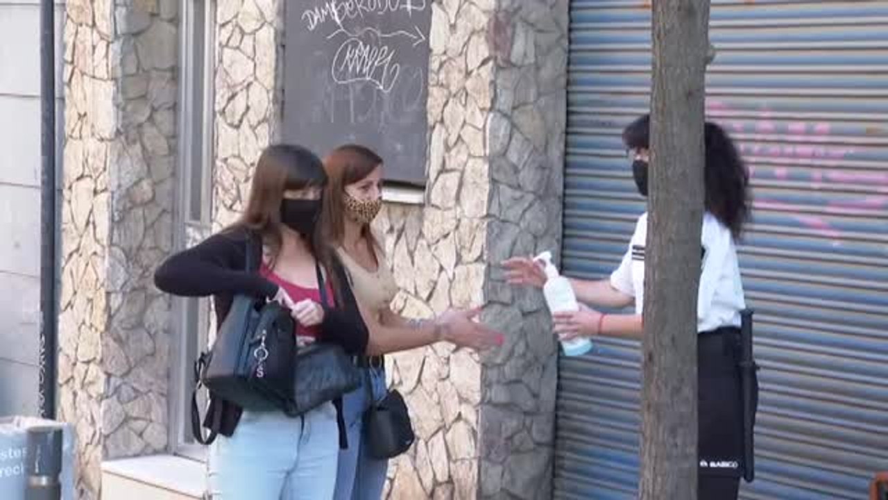 Cataluña con el riesgo de rebrote disparado y Andalucía con la mitad de nuevos positivos