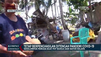 Tetap Berpenghasilan Di Tengah Pandemi Covid-19,Sekelompok Pemuda Buat Pot Bunga Dari Batok Kelapa