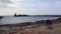 إفراغ حمولة سفينة إماراتية في ميناء بسقطرى رغم معارضة الحكومة اليمنية